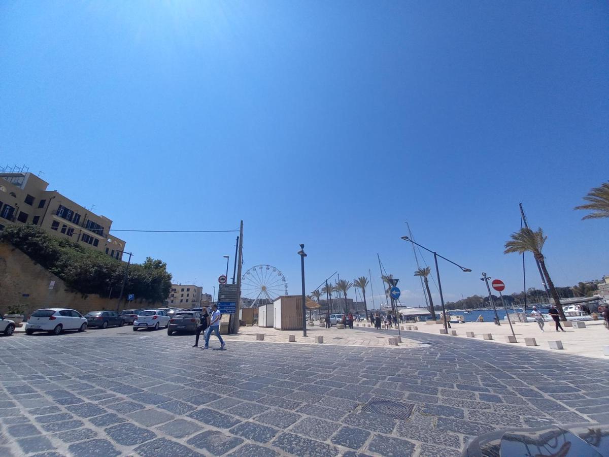 Handy Suite Idromassaggio Brindisi Bagian luar foto